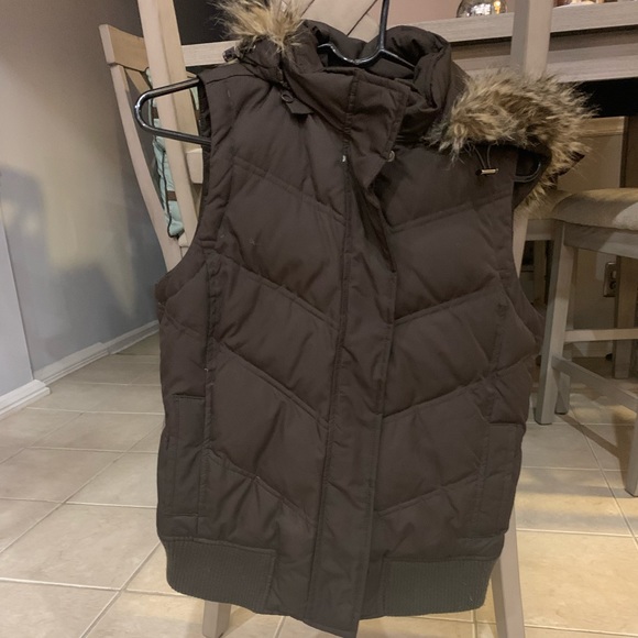 GAP Puffer Vest - Picture 2 of 11